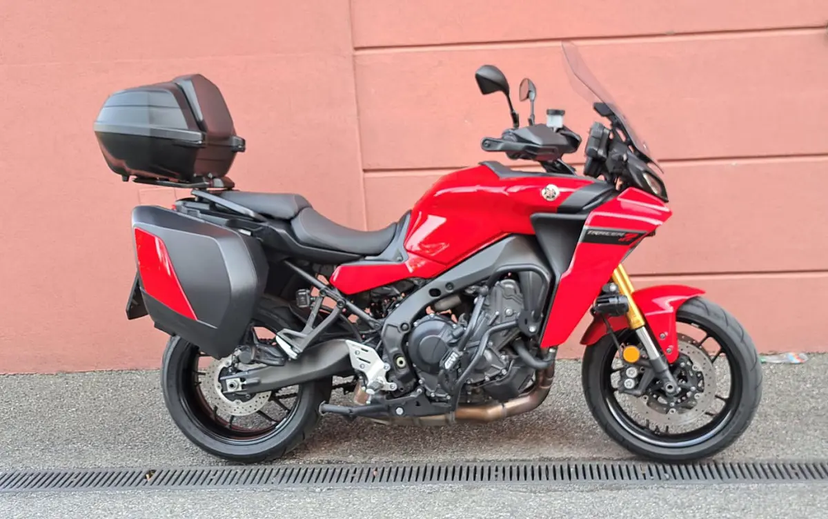 trac 9 gt 21 red (4).jpeg