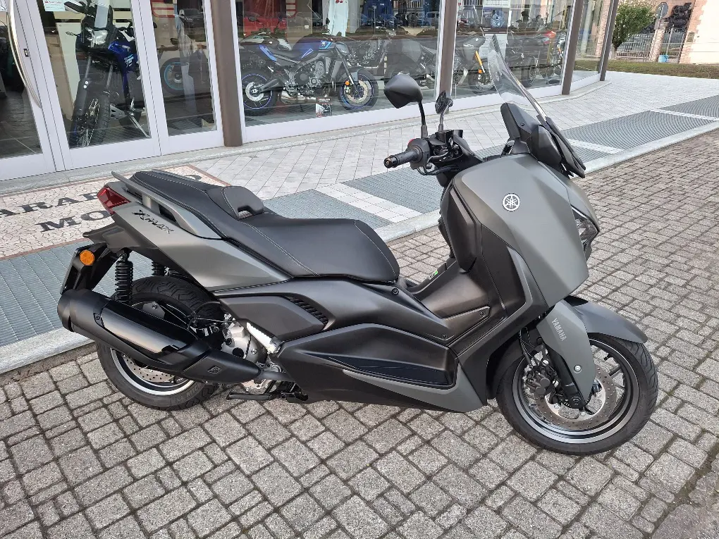 YAMAHA XMAX 300 2025 AZIENDALE.jpg
