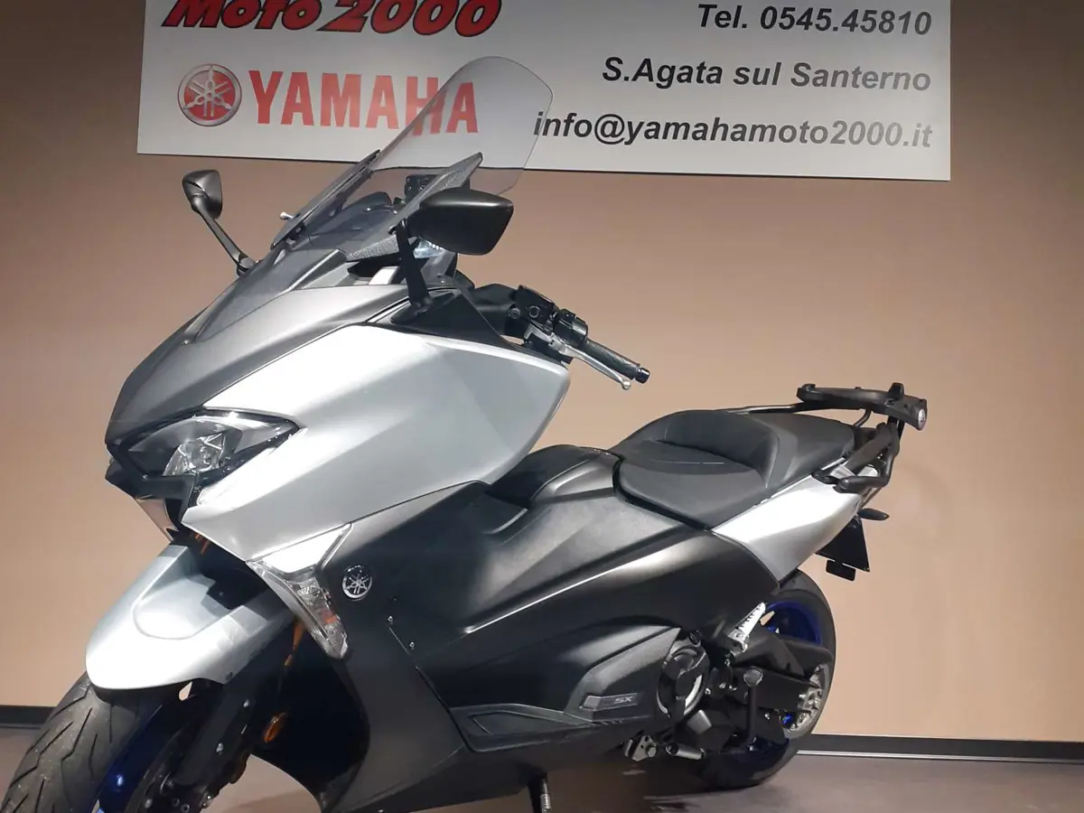YAM T MAX 530 SX 2018 (3).jpg