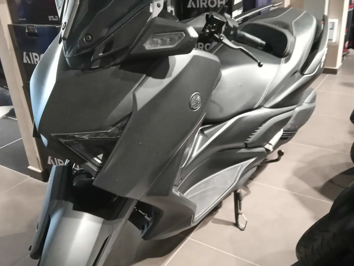 XMAX 1.jpg