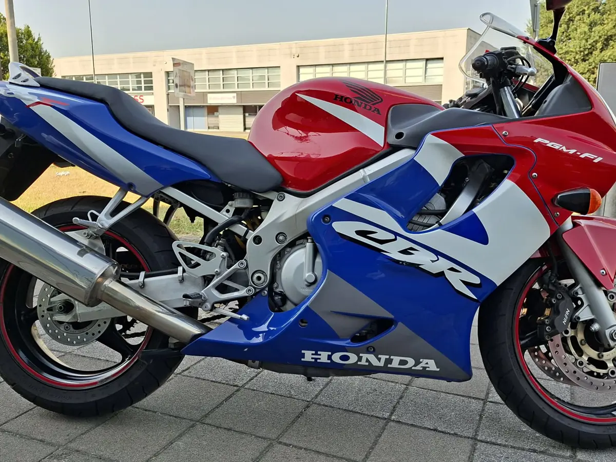 F.lli Maggi Vigevano Honda CBR 600 F 4.jpeg
