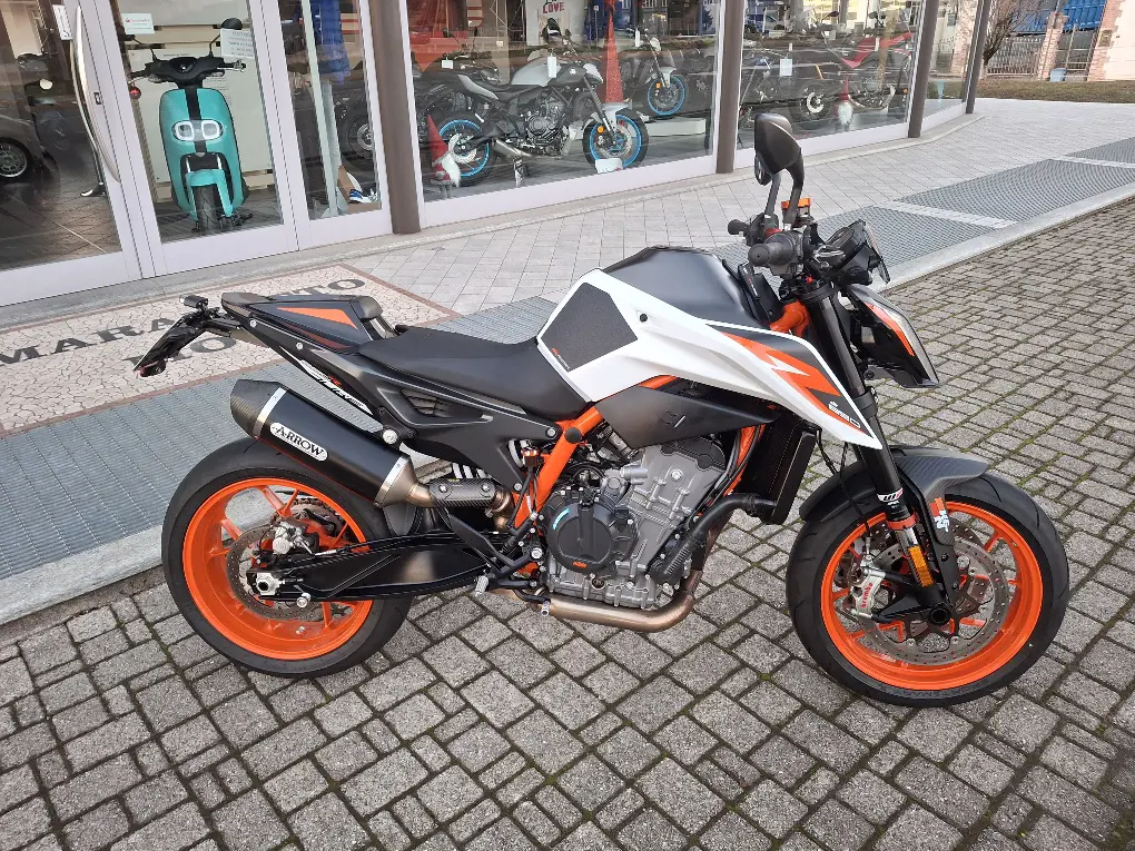 KTM DUKE 890 R 2021.jpg