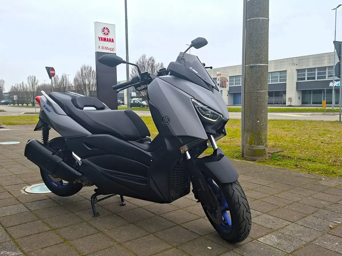 Yamaha Xmax 300 F.lli Maggi Vigevano 0.jpg