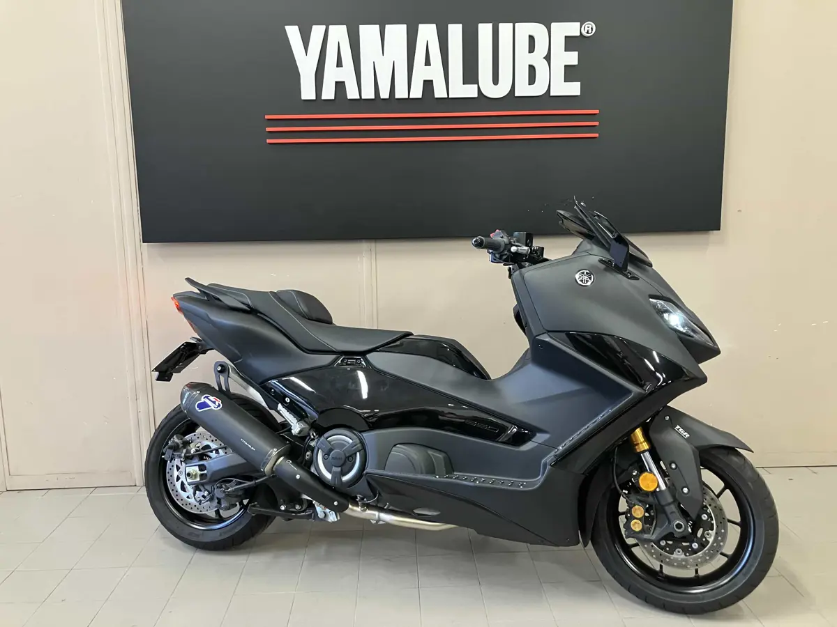 TMAX NERO OPACO ex Mazzavillani (1).jpg