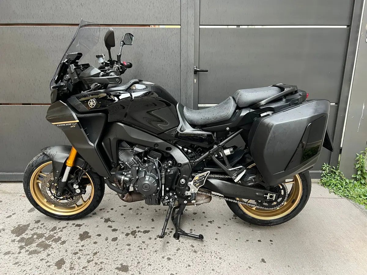 Tracer 9 GT MidnightBlack 8.jpeg