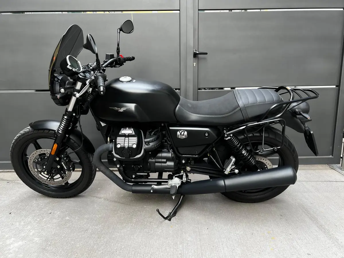 MotoGuzzi V7 Stone 8.jpg