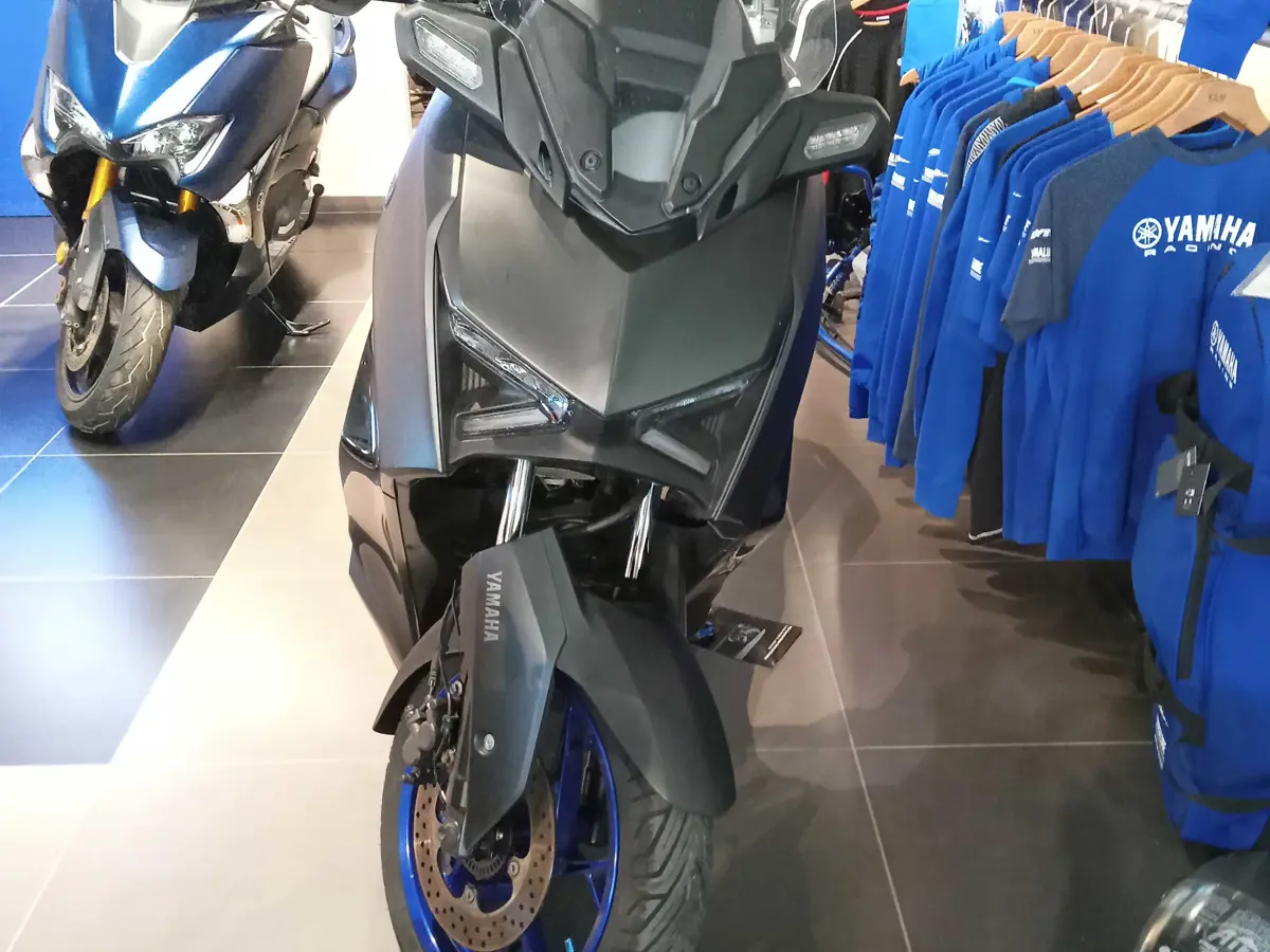 XMAX 1.jpg