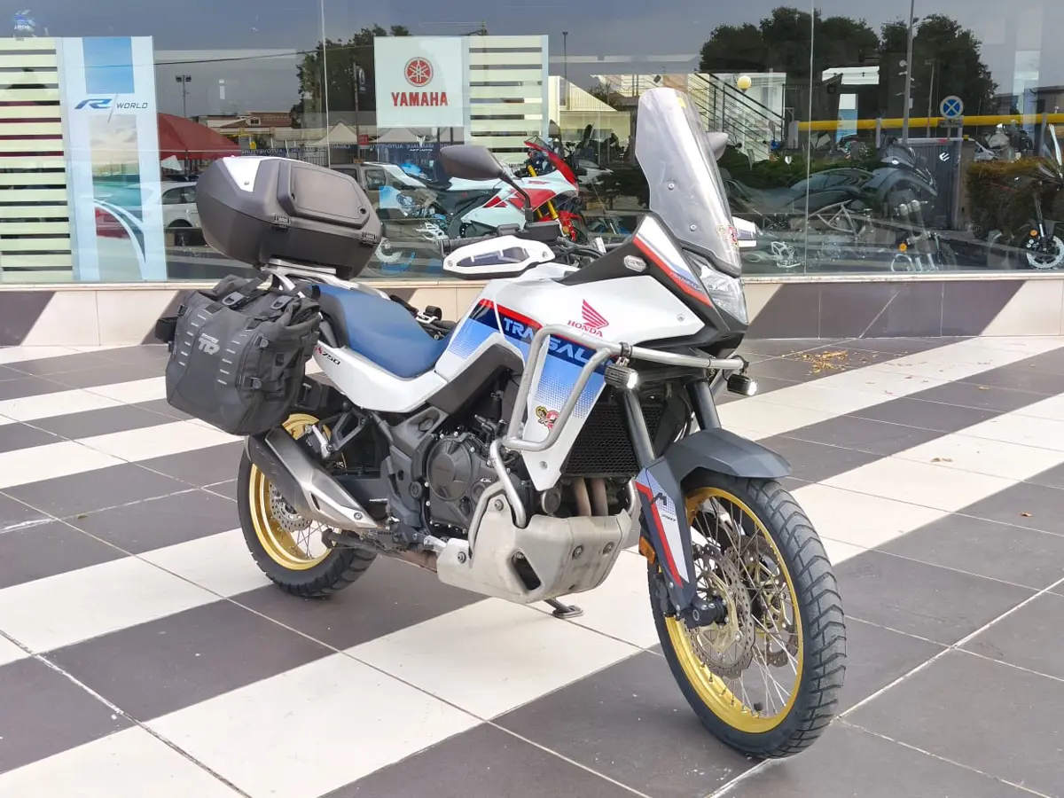 Motorshow-Yamaha-0909796508-Usato-Sicilia-honda-xl750-transalp-usata-2023-vista-anteriore-dx-barcellona-pozzo-di-gotto.jpg