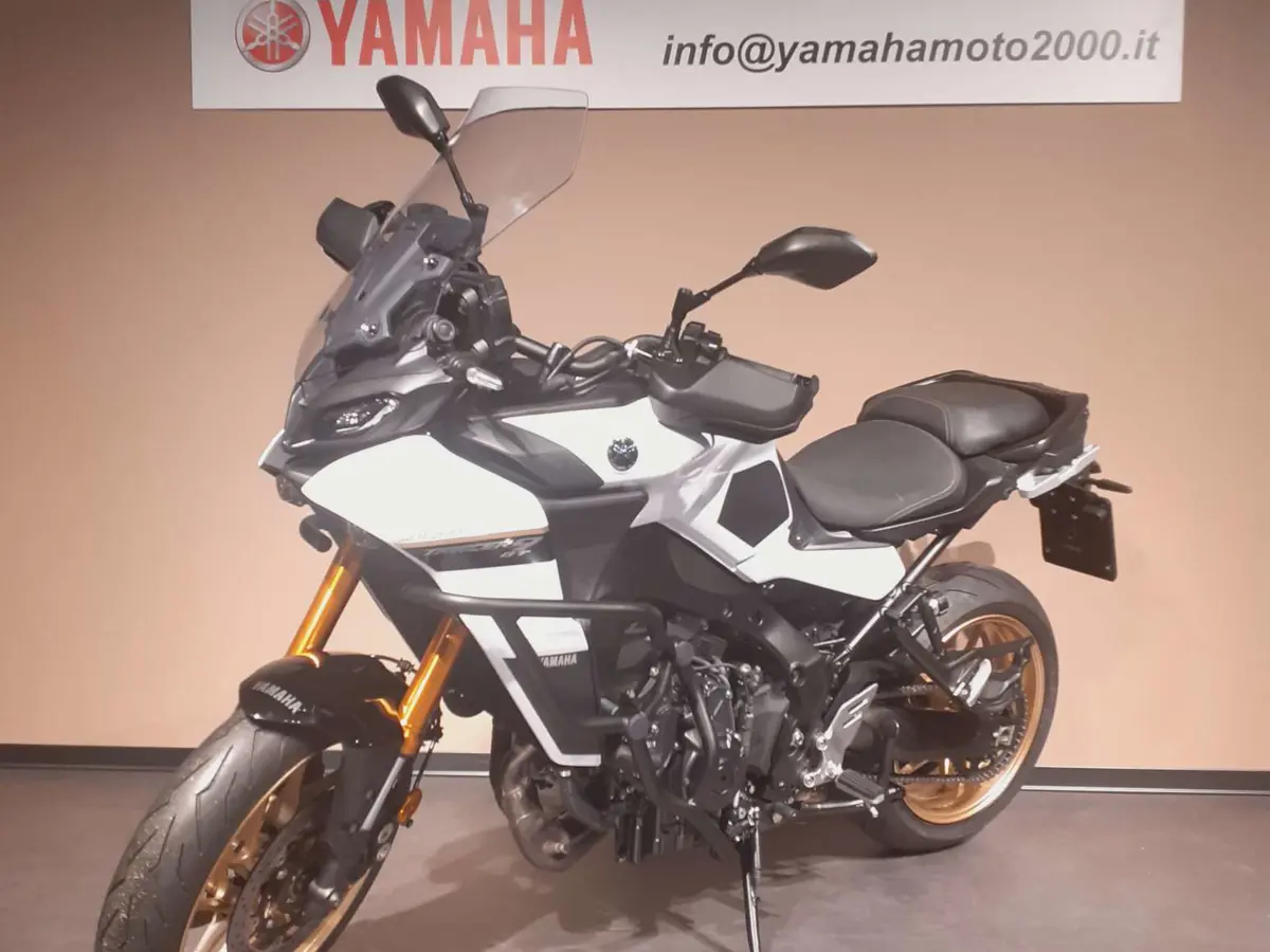 YAM TRACER 9 GT BIANCA 2023 (2).jpg