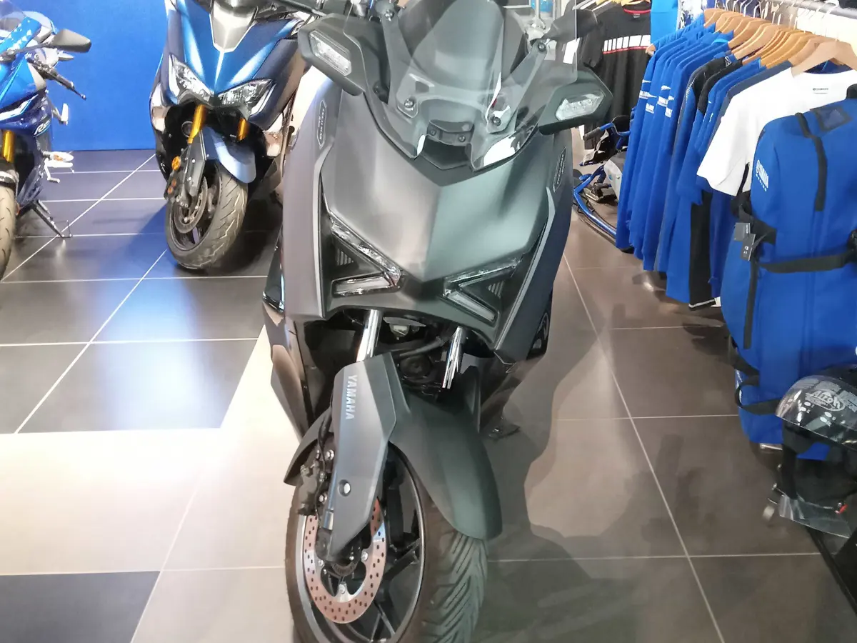 XMAX 1.jpg