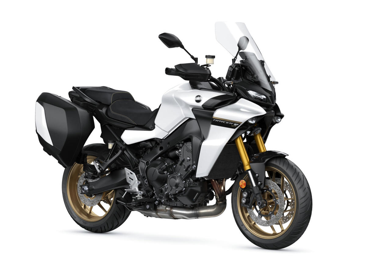 2024-Yamaha-MT09TRGT-EU-Pure_White-360-Degrees-001-03.jpg