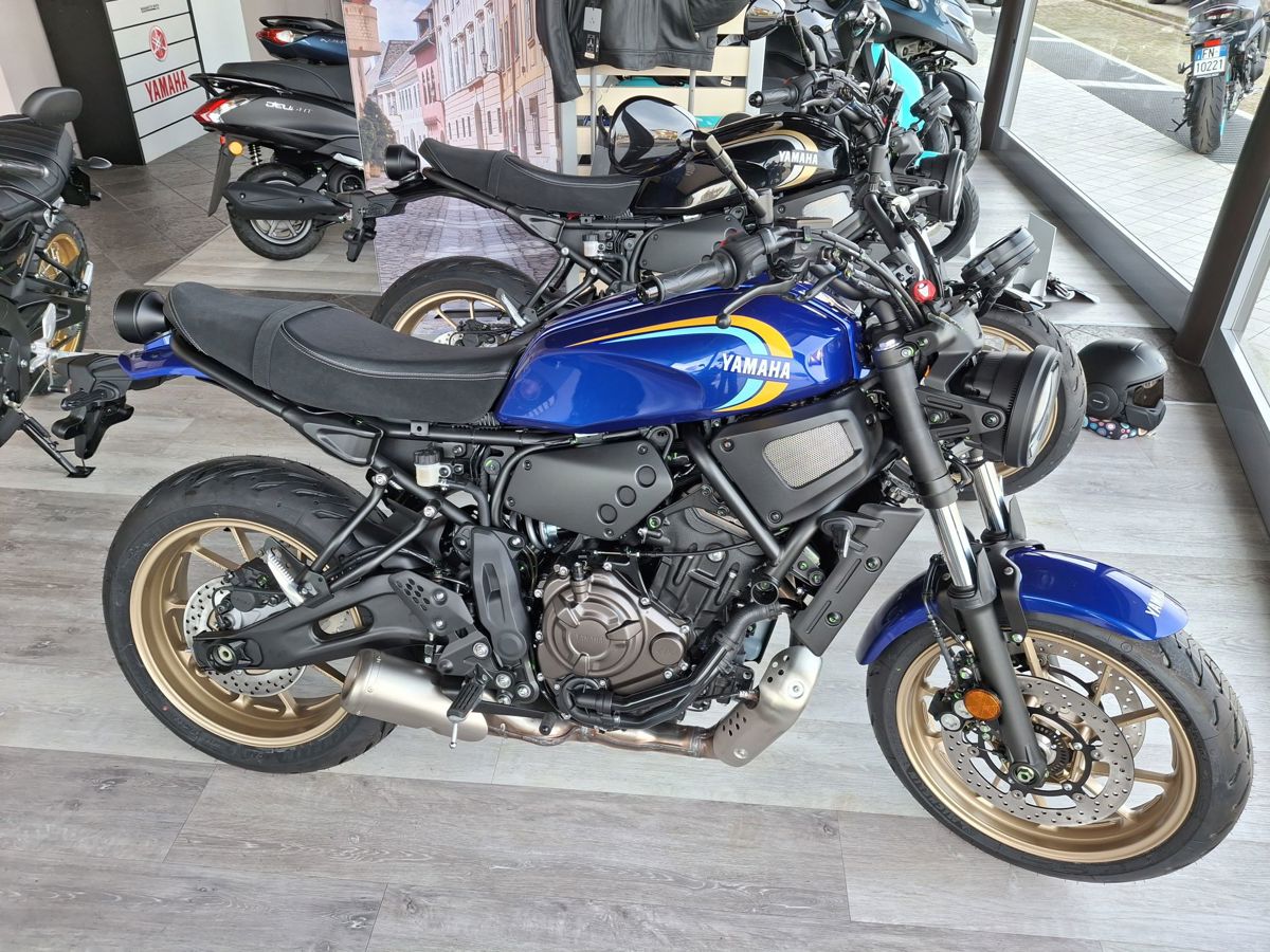 XSR 700 HISTORIC BLUE.jpg