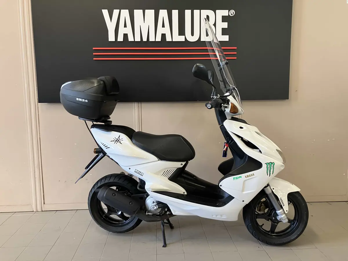 AEROX 50 BIANCO (1).jpg