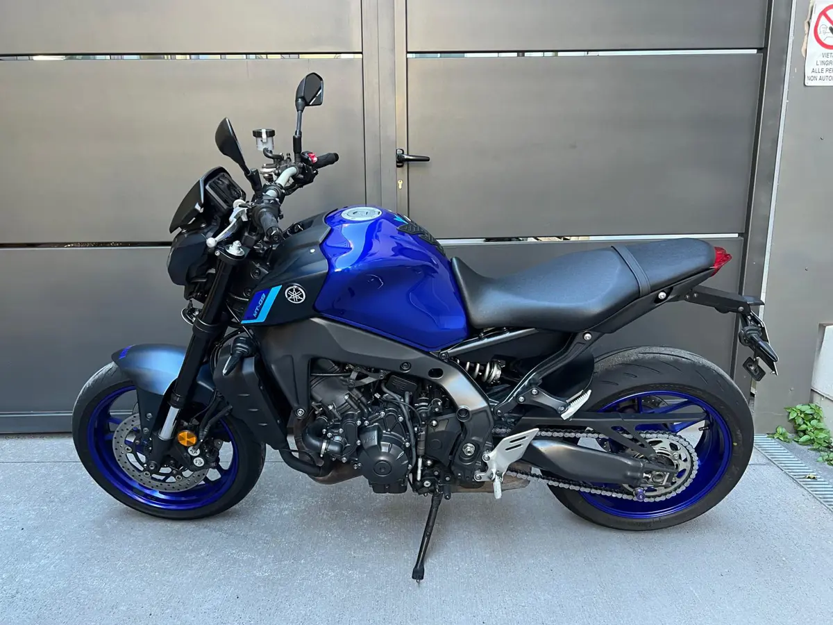 MT-09 Icon Blue 8.jpg