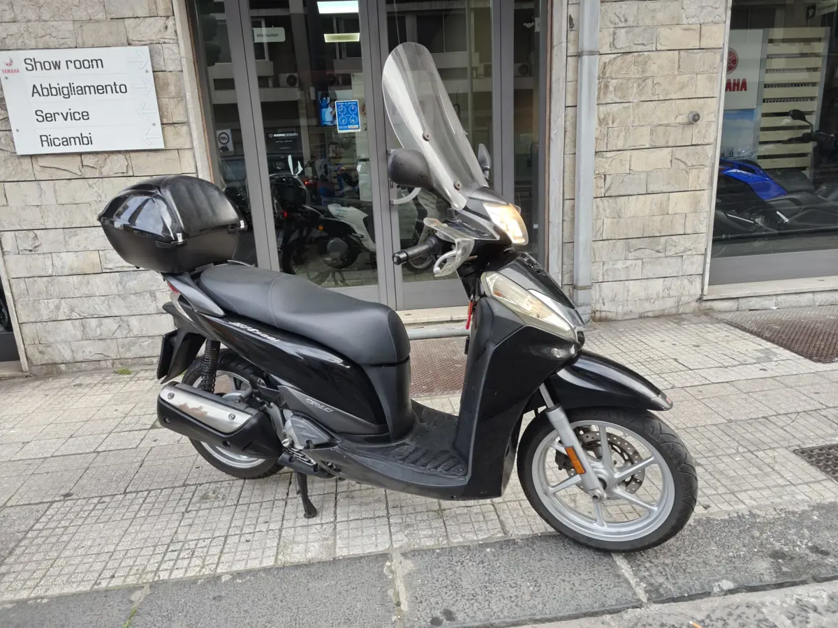 Motorshow srl Honda SH 300 6.jpeg