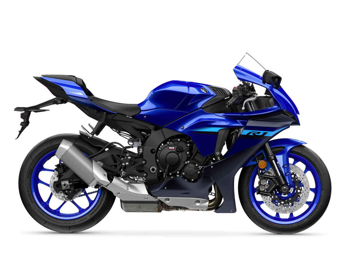 2024-Yamaha-YZF1000R1-EU-Icon_Blue-Studio-002-03.jpg