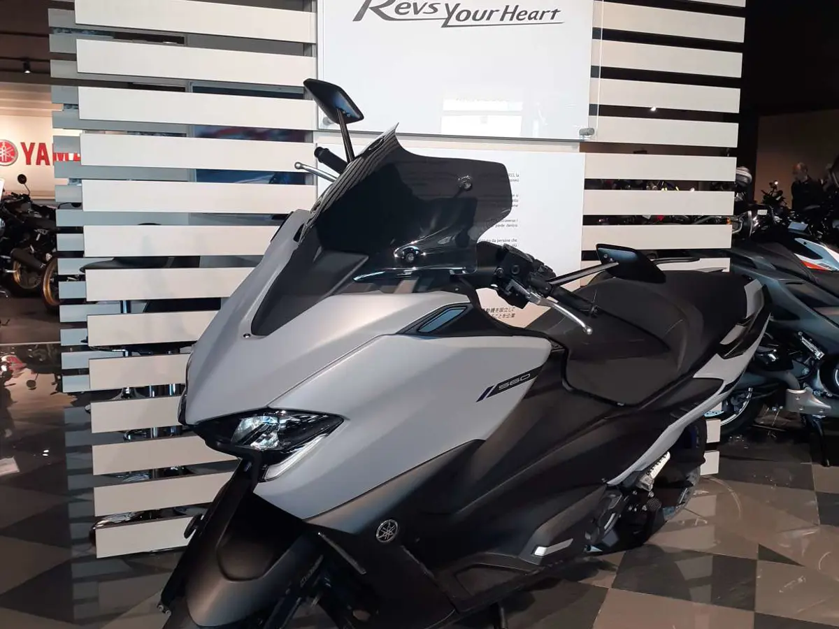 YAM T MAX 560 '21 GRIGIO (5).jpg