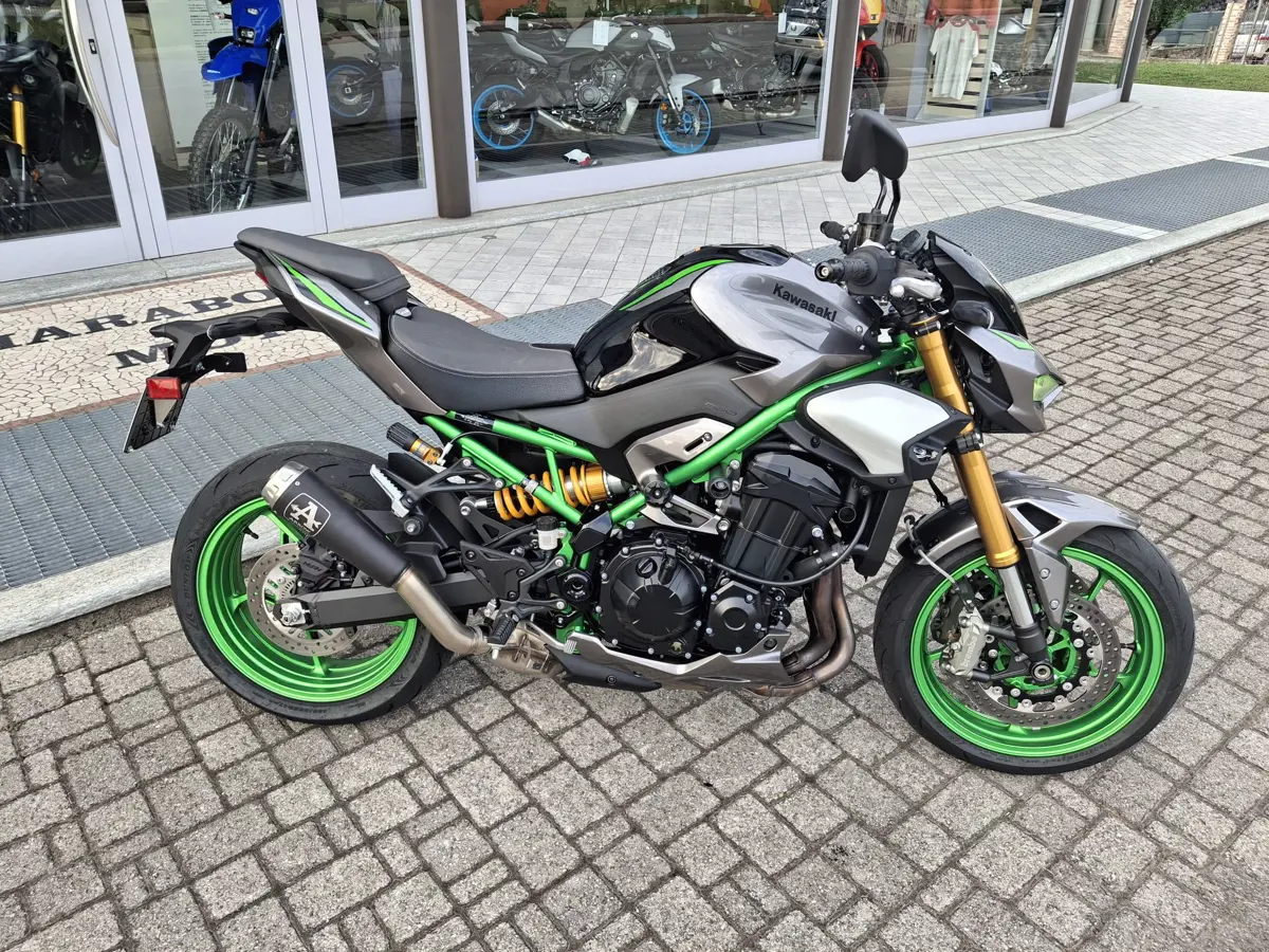 KAWASAKI Z-900 SE 2025.jpg