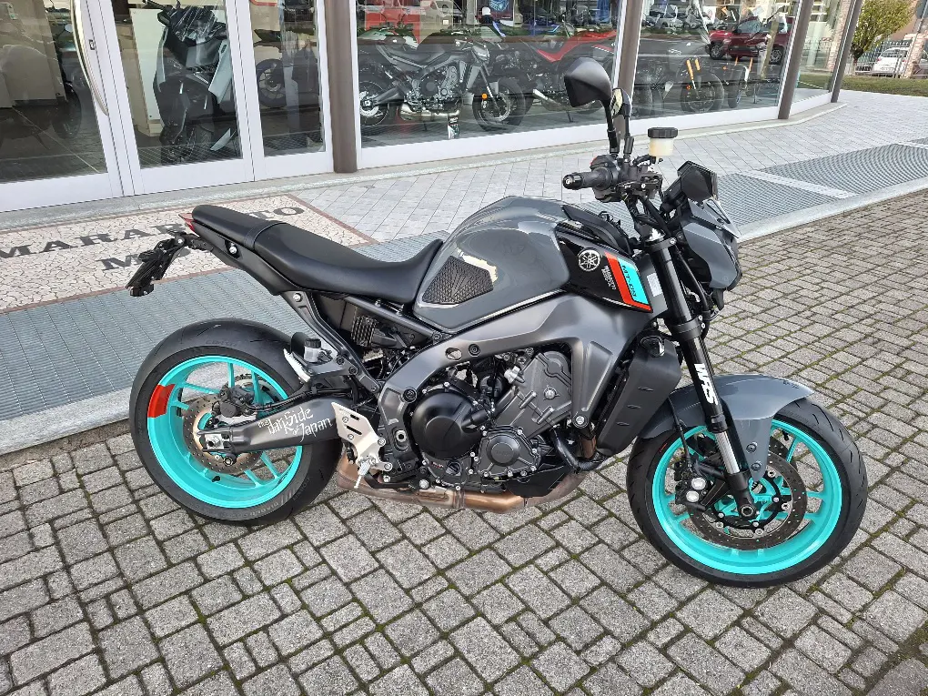 MT-09 2023 POWER GREY.jpg