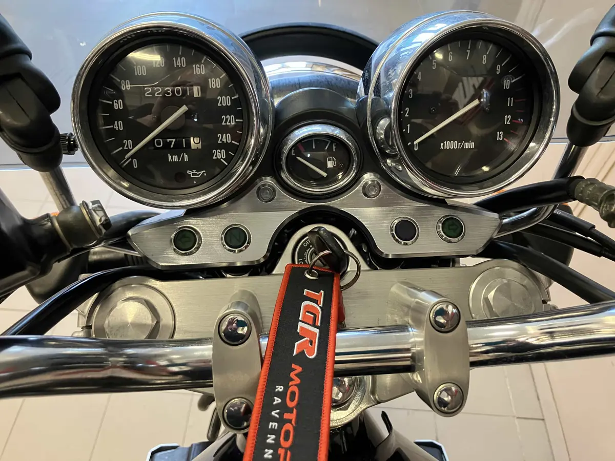 Suzuki GSX 1200 (3).jpg