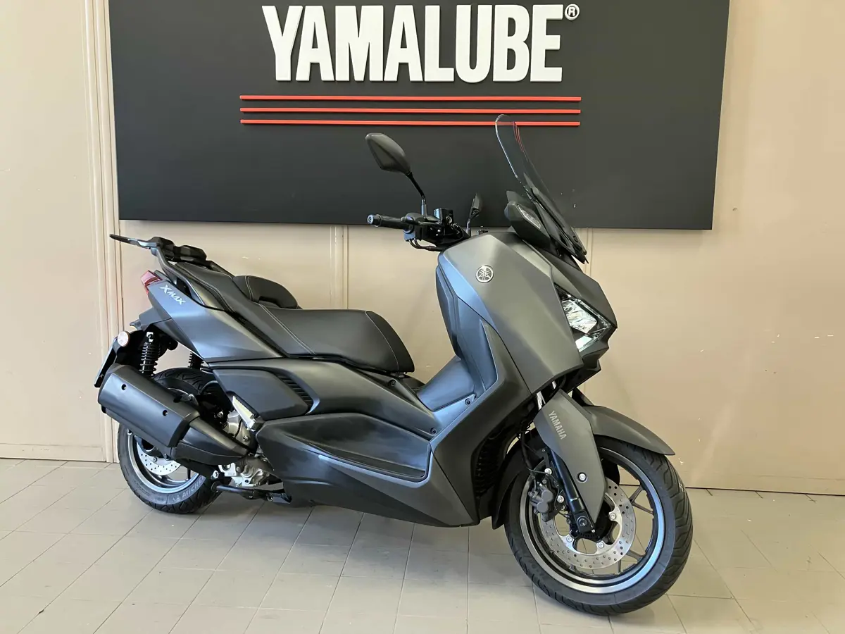 XMAX 300 2023 3K (1).jpg