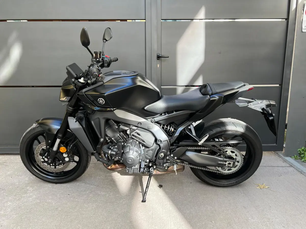 MT-09 Y-AMT TechBlack 9.jpg