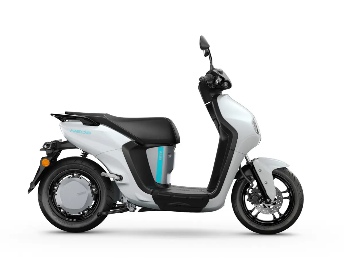 2023-Yamaha-EJE025-EU-Milky_White-Studio-002-03.jpg
