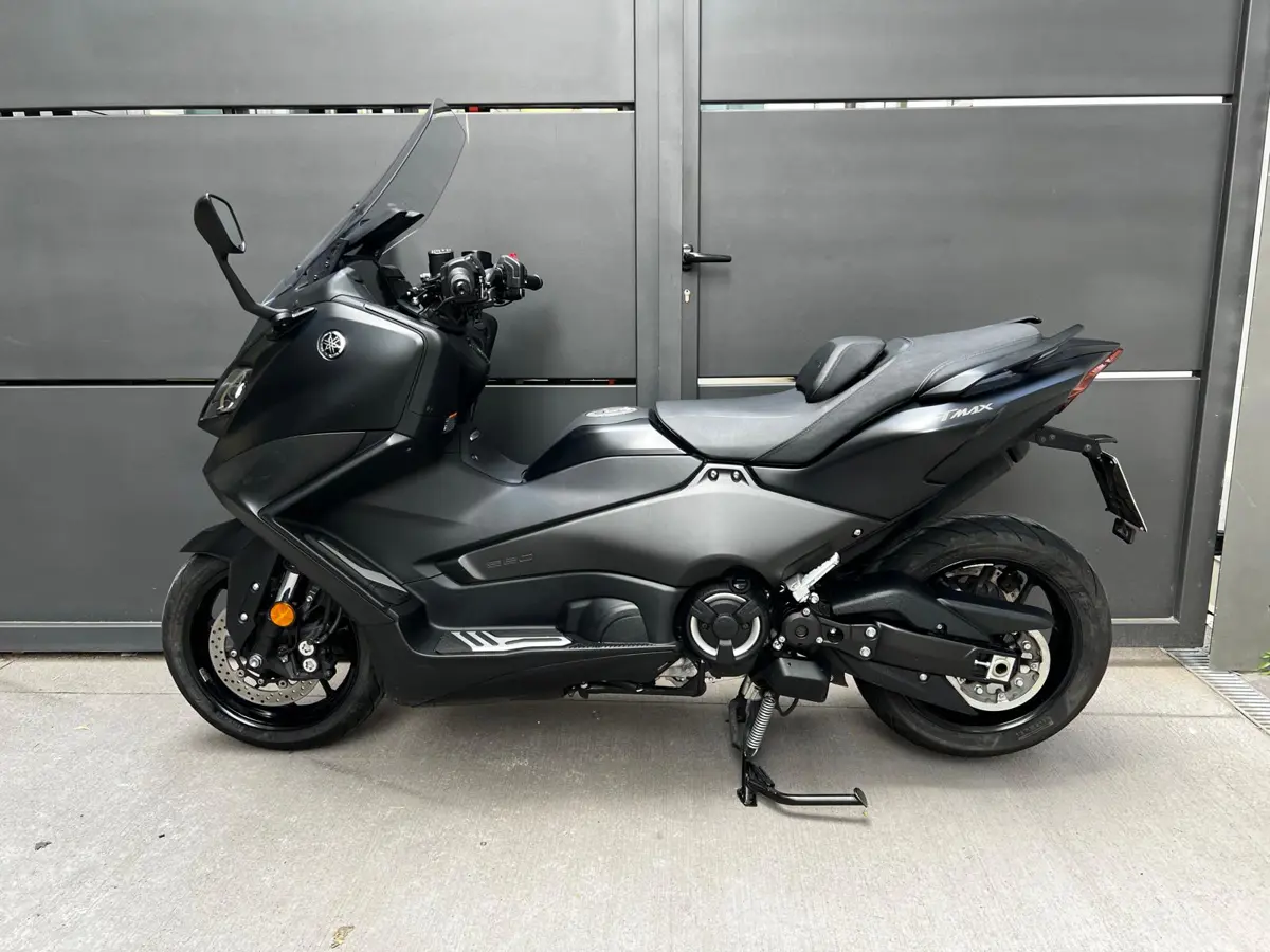 TMAX 560 Sword Grey 8.jpg