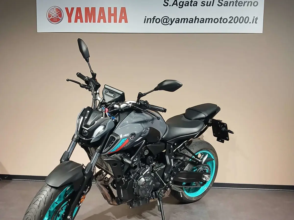 YAM MT 07 CYAN (7).jpg