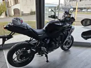 TRACER 9 BASE Y-AMT 2025 TECH BLACK 8.jpg