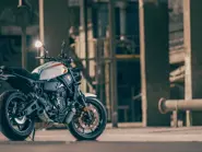2024-Yamaha-XS700-EU-Historic_White-Static-003-03.jpg