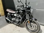 Bonneville T120 2.jpg