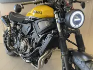 XSR 700 60th Gialla (7).jpg