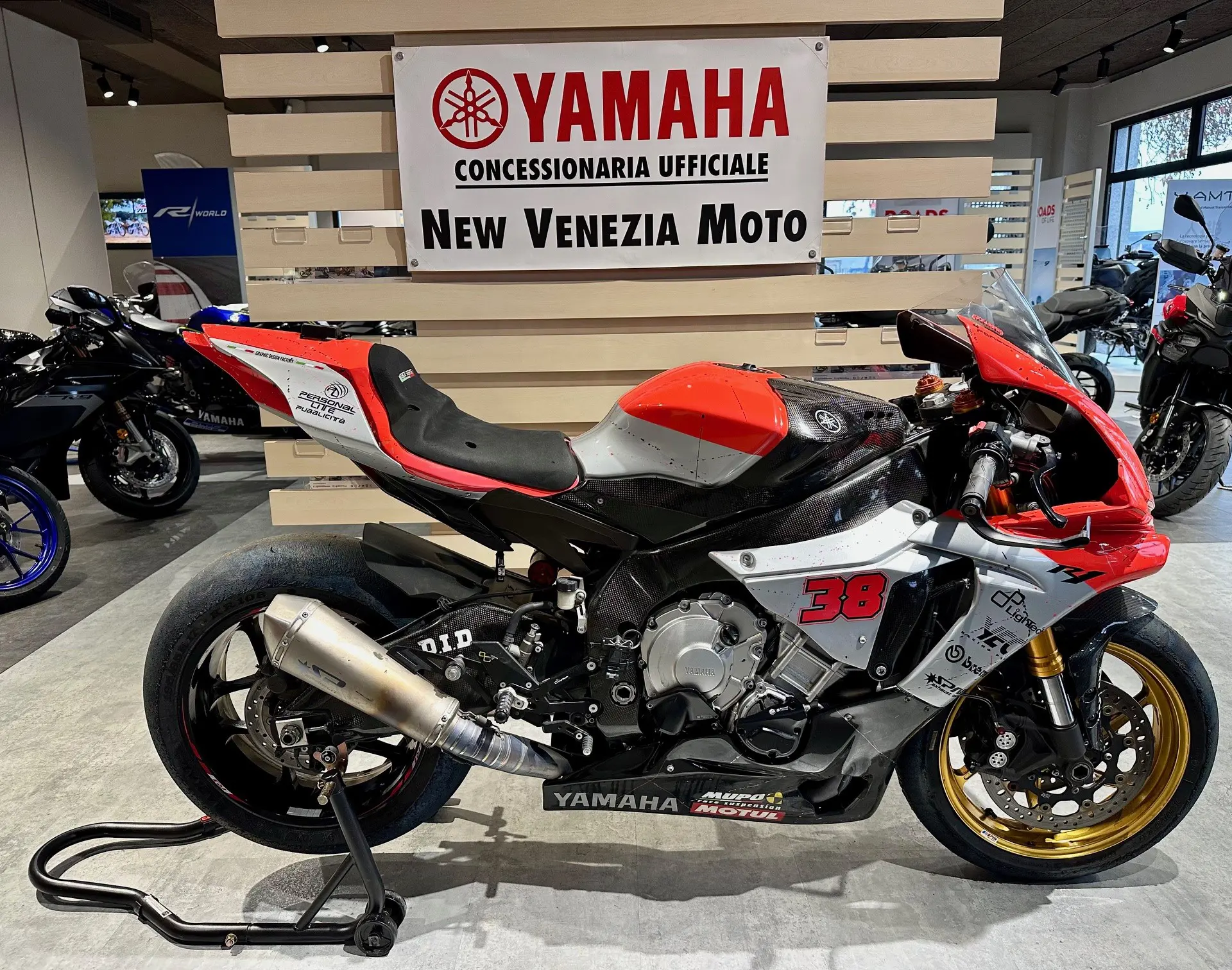 Yamaha YZF R1 Gray/Fluo usata disponibile a VE