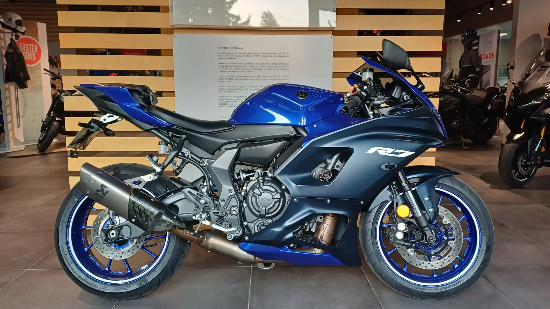 Yamaha YZF R7 blu usata disponibile a BG
