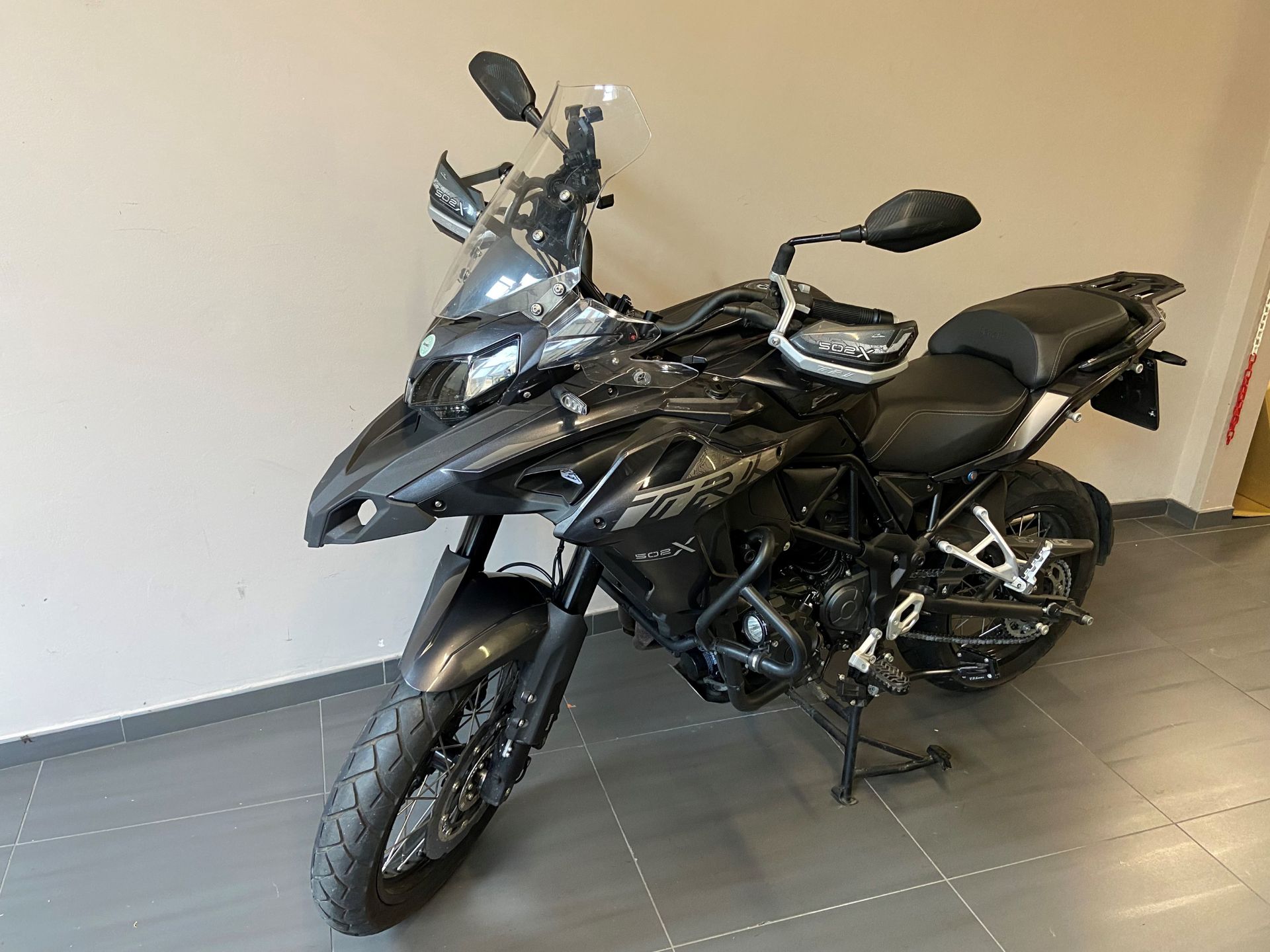 BENELLI TRK 502 X - 2023 • Moto Action, concessionaria a Scafati di auto e  moto nuove e usate