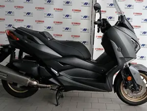 XMAX400.jpg