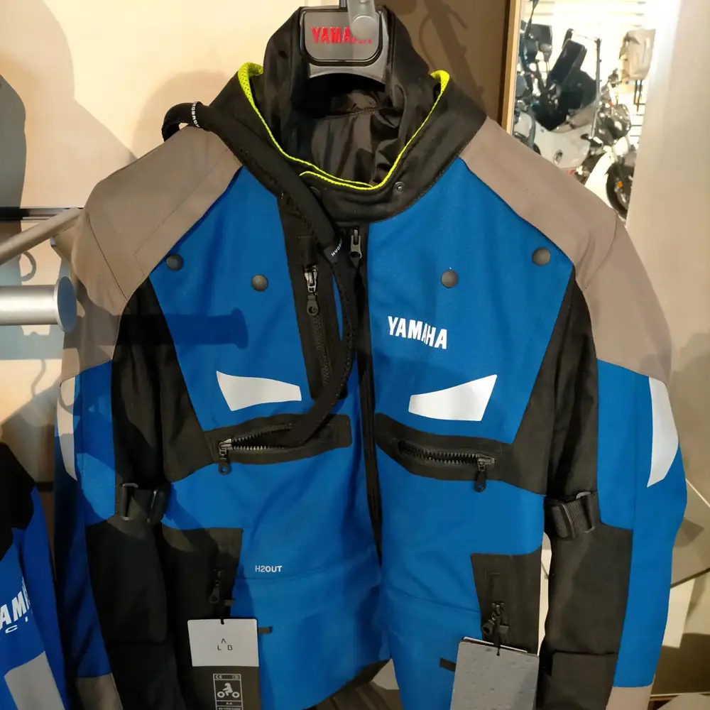 Idee regali per motociclisti: sorprendi un appassionato Yamaha con il suo stile originale.