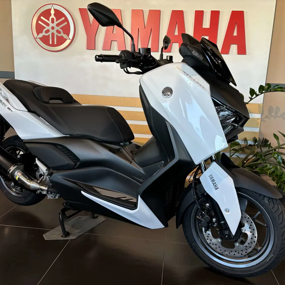 XMAX 300 WHITE MAX