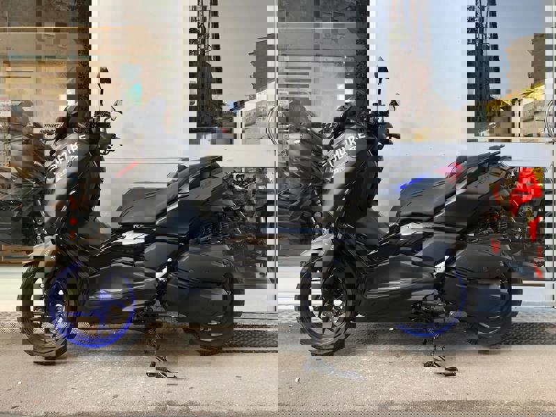 yamaha-x-max-300-usato-yamaha-motor-europe-n-v-filiale-italia