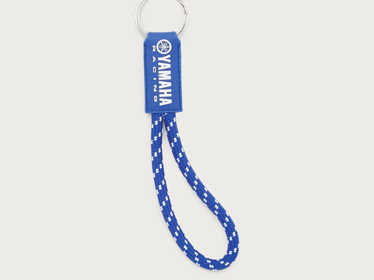 QMN-26JM0-E0-00-PB-TUBE-KEYRING-EU-Studio-002.jpg
