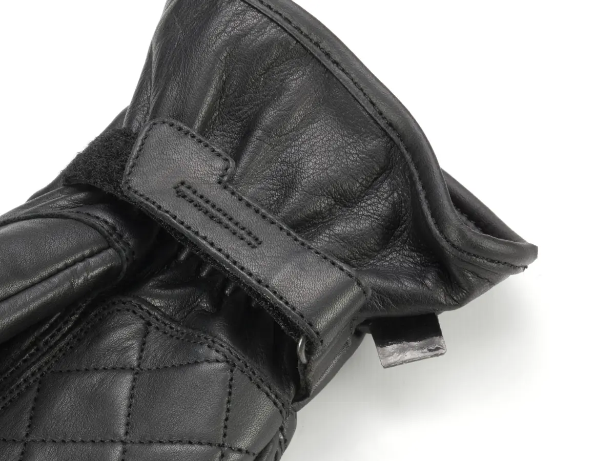 A22-GL101-B0-0L-Urban-Leather-Gloves-_Men_-EU-Studio-001.jpg