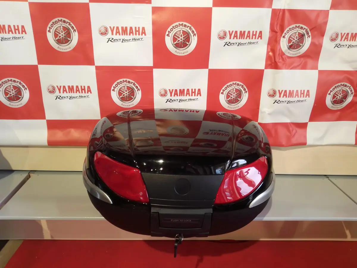 BAULETTO YAMAHA NERO LUCIDO 48L-W0754-03.jfif