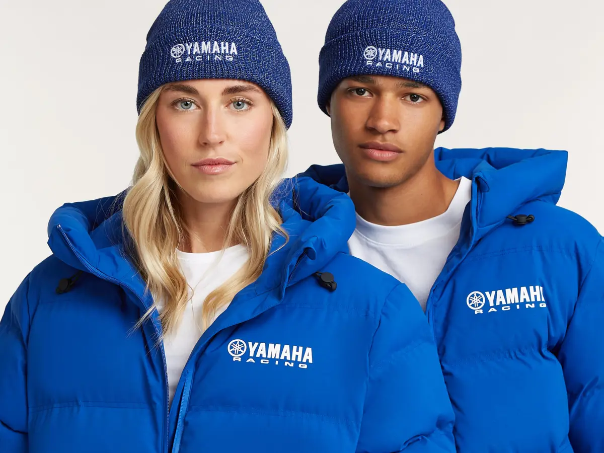 QMB-26FH3-E0-00-YAMAHA-RACING-ESSENTIAL-BEANIE-ADULT-EU-Studio-001.jpg