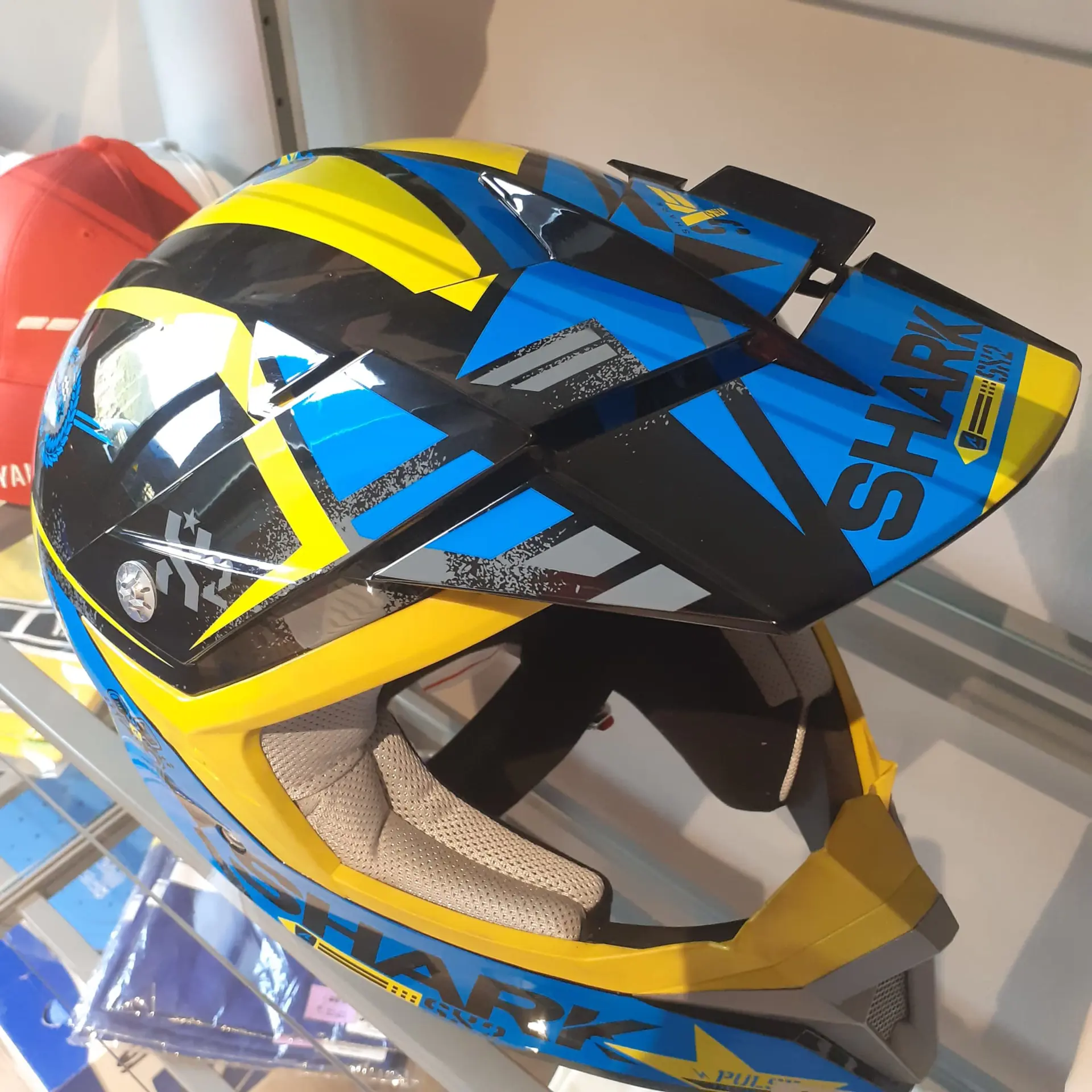 CASCO SHARK scontato! Yamaha - SAR MOTOR SRL