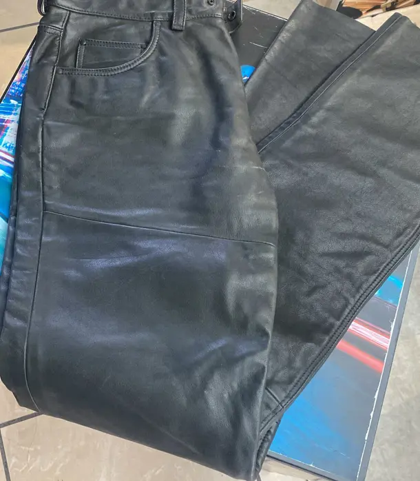 50-black-friday-pantaloni-pelle-uomo